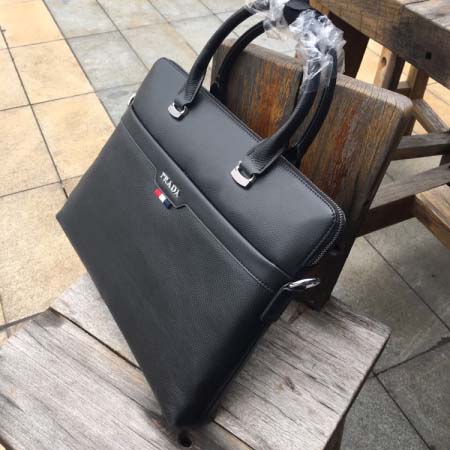 2025年9月5日入荷新作Prada/人気/本革/バッグ 人気 おすすめ 父の日 誕生日/ギフト プレゼント 結婚式男友達の誕生日プレゼント