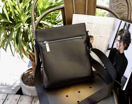 2025年9月8日入荷新作Gucci/人気/本革/バッグ 人気 おすすめ 父の日 誕生日/ギフト プレゼント 結婚式男友達の誕生日プレゼント