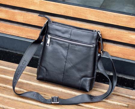 2025年9月8日入荷新作VERSACE /人気/本革/バッグ 人気 おすすめ 父の日 誕生日/ギフト プレゼント 結婚式男友達の誕生日プレゼント