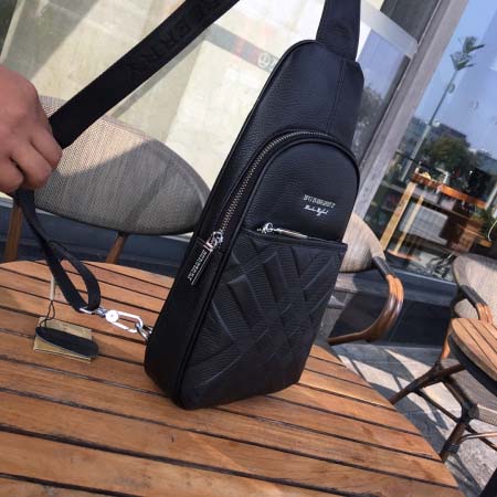 2025年9月8日入荷新作Burberry/人気/本革/バッグ 人気 おすすめ 父の日 誕生日/ギフト プレゼント 結婚式男友達の誕生日プレゼント