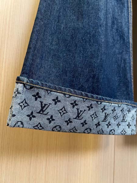 2025年9月15日入荷秋冬新作Louis Vuittonデニムパンツ高品質人気商品/誕生日プレゼント/FF工場