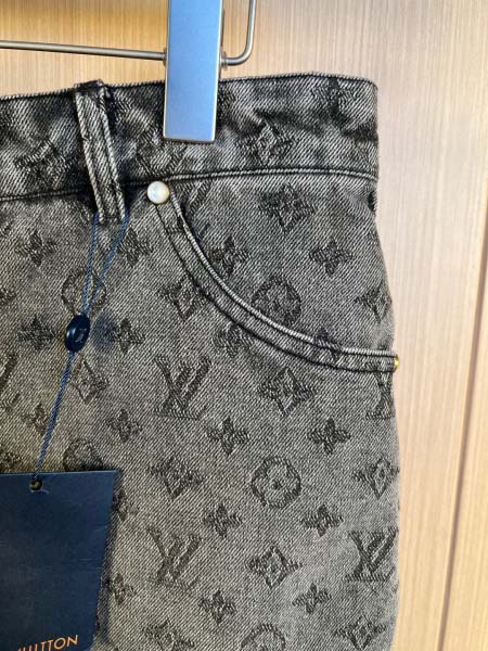 2025年9月15日入荷秋冬新作Louis Vuittonデニムパンツ高品質人気商品/誕生日プレゼント/FF工場