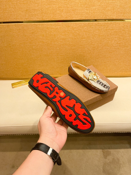 2025年9月22日入荷新品Versaceカジュアルシューズ/スニーカー｜メンズ靴人気本革製ギフト/誕生日/TL工場