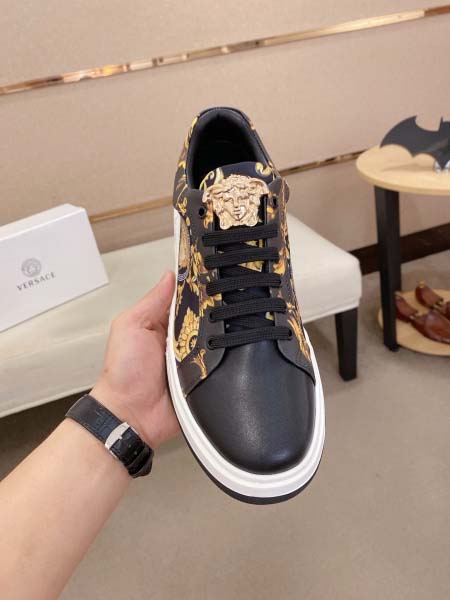 2025年9月23日入荷新品Versace  カジュアルシューズ/スニーカー｜メンズ靴人気本革製ギフト/誕生日/TL工場