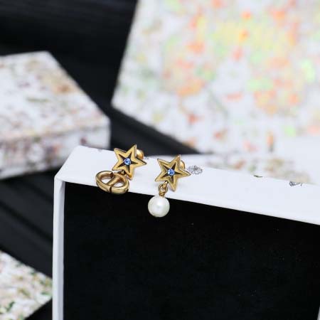 2025年9月25日入荷新品Diorピアスギフト/誕生日/記念品/アクセサリーxin工場