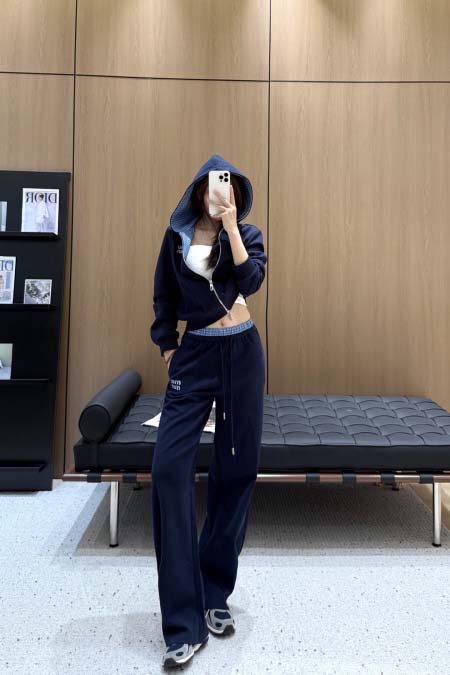 2025年9月26日入荷秋冬新作 miumiuセット上下ファッション/誕生日プレゼント/贈り物 can工場