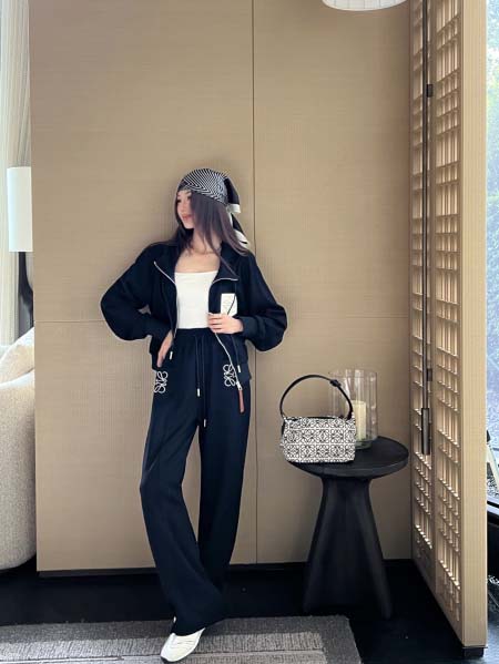 2025年9月26日入荷秋冬新作LOEWEセット上下ファッション/誕生日プレゼント/贈り物 can工場