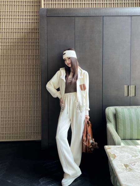 2025年9月26日入荷秋冬新作LOEWEセット上下ファッション/誕生日プレゼント/贈り物 can工場