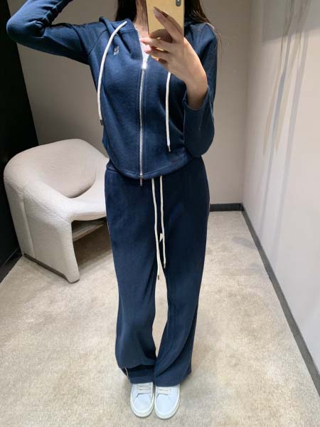 2025年9月26日入荷秋冬新作 miumiuジャケットファッション/誕生日プレゼント/贈り物 can工場