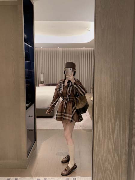 2025年9月26日入荷秋冬新作BURBERRYワンピースファッション/誕生日プレゼント/贈り物 can工場