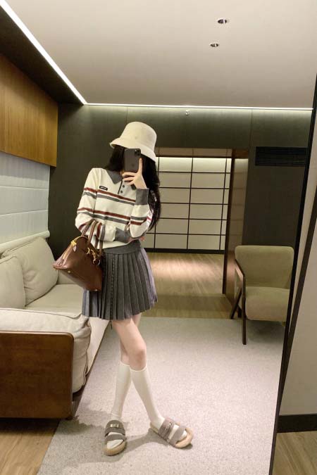 2025年9月26日入荷秋冬新作 miumiuニットのセーターファッション/誕生日プレゼント/贈り物 can工場