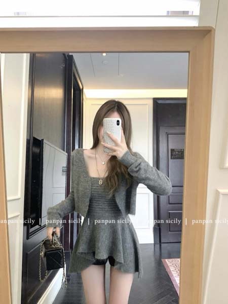 2025年9月26日入荷秋冬新作 miumiu ニットカーディガン  ファッション/誕生日プレゼント/贈り物 can工場