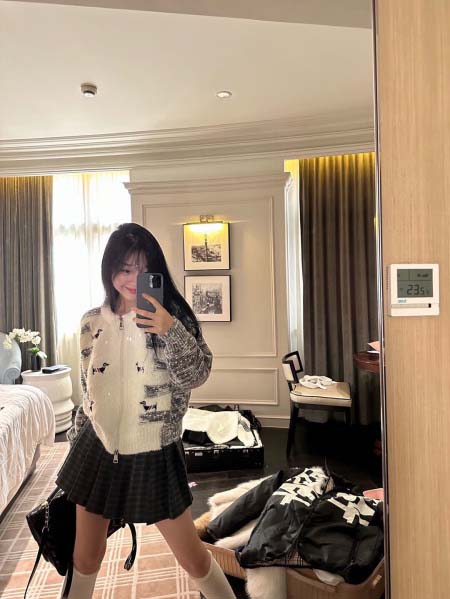 2025年9月27日入荷秋冬新作THOM BROWNE ニットカーディガン  ファッション/誕生日プレゼント/贈り物 can工場