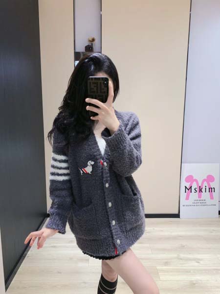 2025年9月27日入荷秋冬新作THOM BROWNE ニットカーディガン  ファッション/誕生日プレゼント/贈り物 can工場