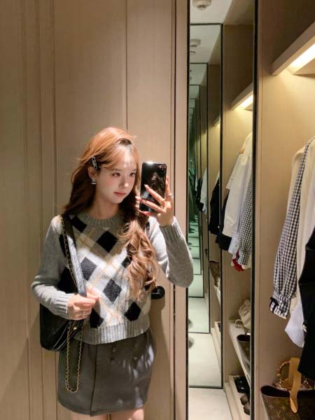 2025年9月27日入荷秋冬新作Pradaニットのセーターファッション/誕生日プレゼント/贈り物 can工場