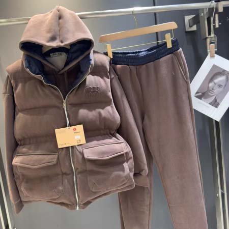 2025年9月27日入荷秋冬新作 miumiuパーカーファッション/誕生日プレゼント/贈り物 can工場