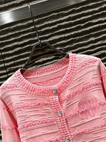 2025年9月30日入荷秋冬新作 miumiuファッション/誕生日プレゼント/贈り物 can工場