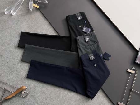 2025年9月2日入荷 新作Pradaズボン高級なプレゼント...