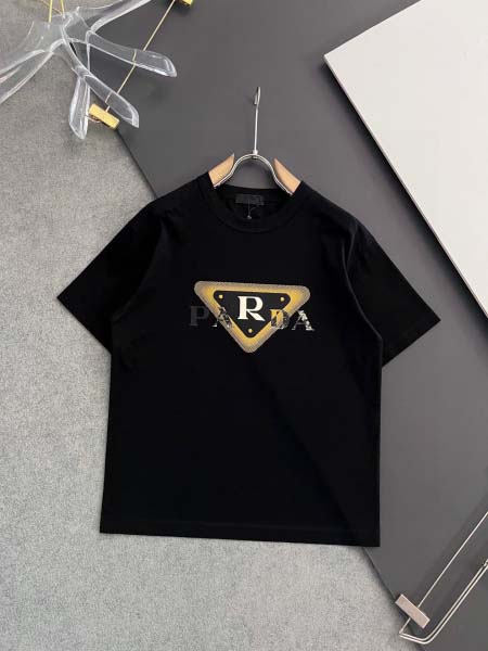 2025年9月3日入荷 新作Prada半袖 tシャツ高級なプ...