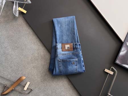 2025年9月3日入荷 新作Loeweジーパン高級なプレゼン...