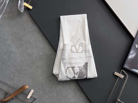 2025年9月3日入荷 新作VALENTINOジーパン高級な...