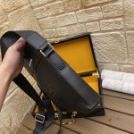 2025年9月4日入荷新作Versace /人気/本革/バッグ 人気 おすすめ 父の日 誕生日/ギフト プレゼント 結婚式男友達の誕生日プレゼント