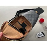 2025年9月4日入荷新作Versace /人気/本革/バッグ 人気 おすすめ 父の日 誕生日/ギフト プレゼント 結婚式男友達の誕生日プレゼント