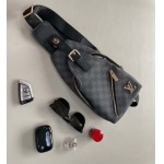 2025年9月4日入荷新作Versace /人気/本革/バッグ 人気 おすすめ 父の日 誕生日/ギフト プレゼント 結婚式男友達の誕生日プレゼント