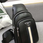 2025年9月5日入荷新作Versace/人気/本革/バッグ 人気 おすすめ 父の日 誕生日/ギフト プレゼント 結婚式男友達の誕生日プレゼント