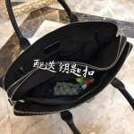 2025年9月5日入荷新作Prada/人気/本革/バッグ 人気 おすすめ 父の日 誕生日/ギフト プレゼント 結婚式男友達の誕生日プレゼント