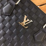 2025年9月5日入荷新作Louis Vuitton/人気/本革/バッグ 人気 おすすめ 父の日 誕生日/ギフト プレゼント 結婚式男友達の誕生日プレゼント