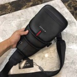 2025年9月8日入荷新作Gucci/人気/本革/バッグ 人気 おすすめ 父の日 誕生日/ギフト プレゼント 結婚式男友達の誕生日プレゼント