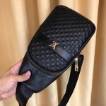 2025年9月8日入荷新作Versace /人気/本革/バッグ 人気 おすすめ 父の日 誕生日/ギフト プレゼント 結婚式男友達の誕生日プレゼント