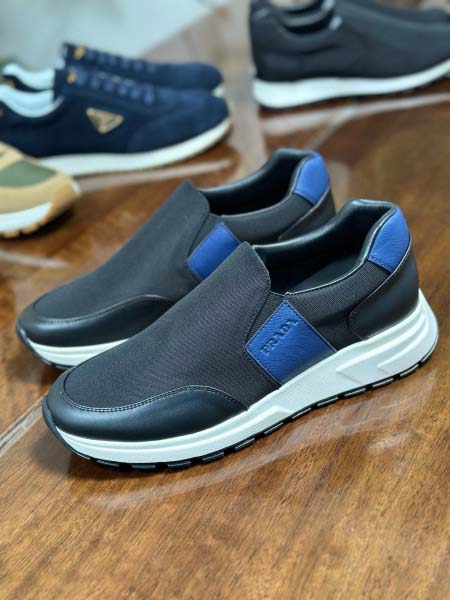 2025年9月17日入荷新品Pradaカジュアルシューズ/ス...