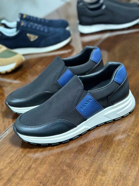 2025年9月17日入荷新品Pradaカジュアルシューズ/ス...