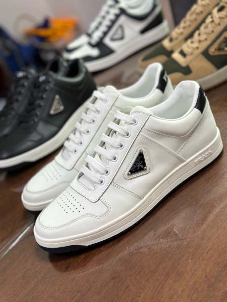 2025年9月17日入荷新品Pradaカジュアルシューズ/ス...