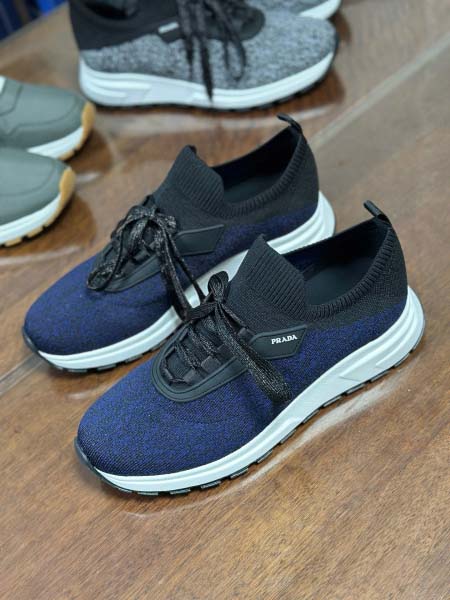 2025年9月17日入荷新品Pradaカジュアルシューズ/ス...