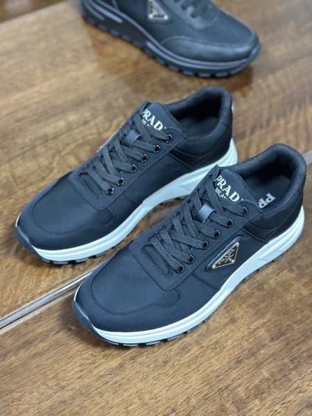 2025年9月17日入荷新品Pradaカジュアルシューズ/ス...