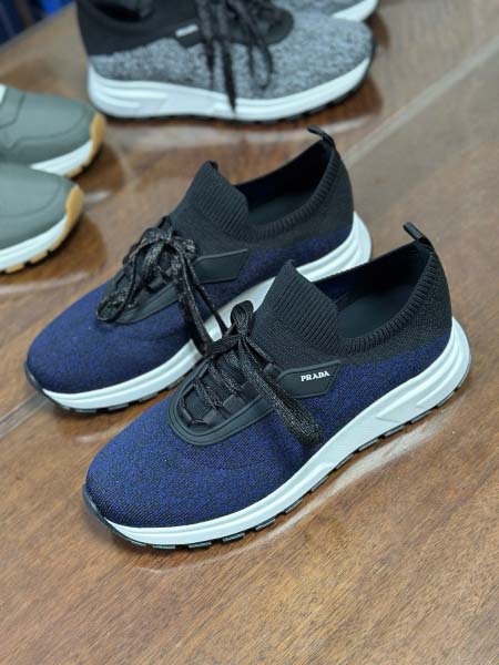 2025年9月17日入荷新品Pradaカジュアルシューズ/ス...