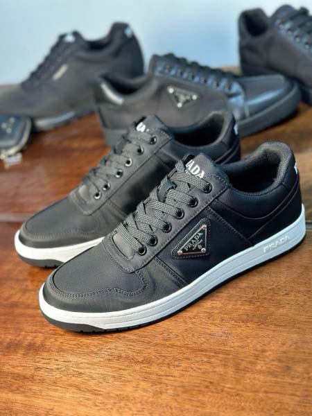 2025年9月17日入荷新品Pradaカジュアルシューズ/ス...