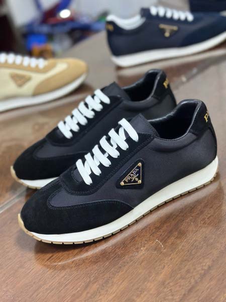 2025年9月17日入荷新品Pradaカジュアルシューズ/ス...