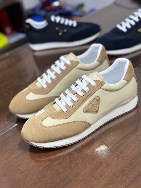 2025年9月17日入荷新品Pradaカジュアルシューズ/ス...