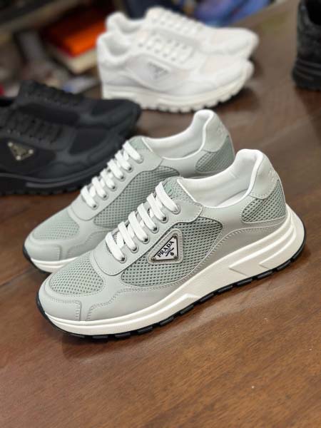 2025年9月17日入荷新品Pradaカジュアルシューズ/ス...