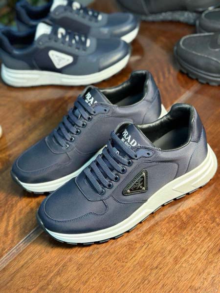 2025年9月17日入荷新品Pradaカジュアルシューズ/ス...