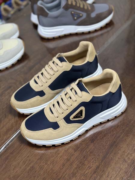 2025年9月17日入荷新品Pradaカジュアルシューズ/ス...