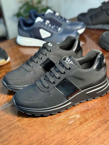 2025年9月17日入荷新品Pradaカジュアルシューズ/ス...