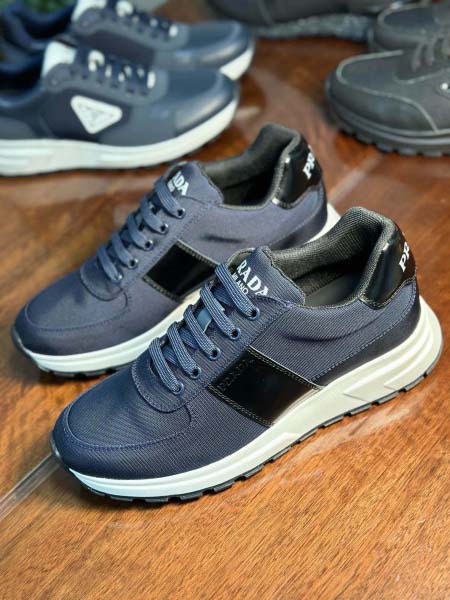 2025年9月17日入荷新品Pradaカジュアルシューズ/ス...