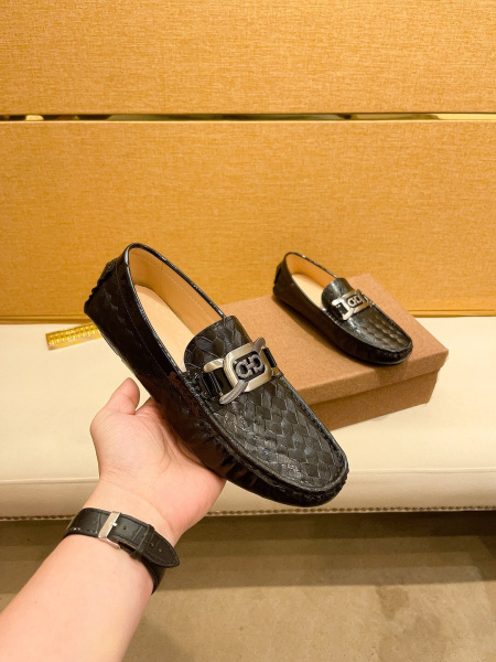 2025年9月22日入荷新品Ferragamoカジュアルシュ...