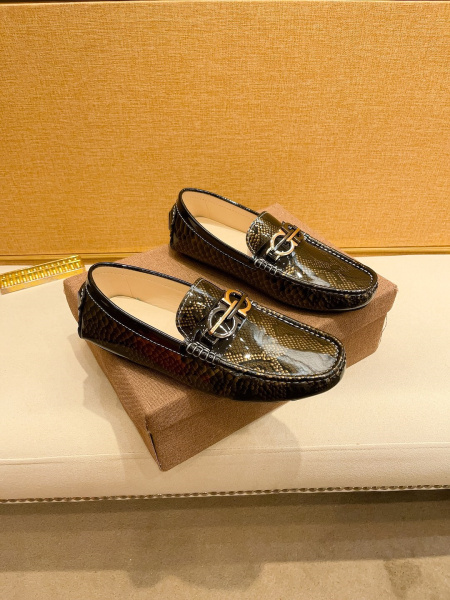 2025年9月22日入荷新品Ferragamoカジュアルシュ...
