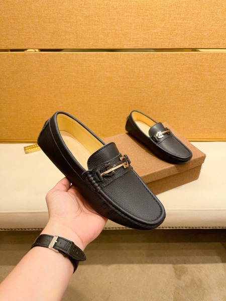 2025年9月22日入荷新品Ferragamoカジュアルシュ...